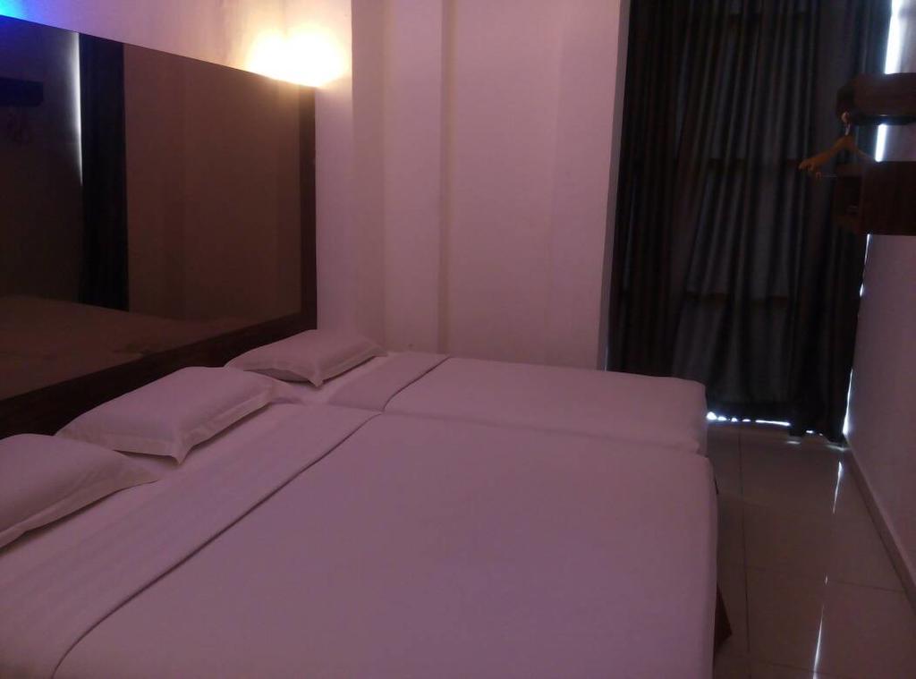 Dream Hotel Klang Extérieur photo