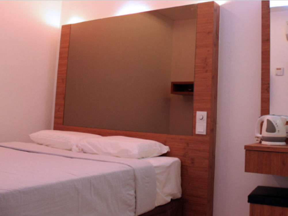 Dream Hotel Klang Extérieur photo