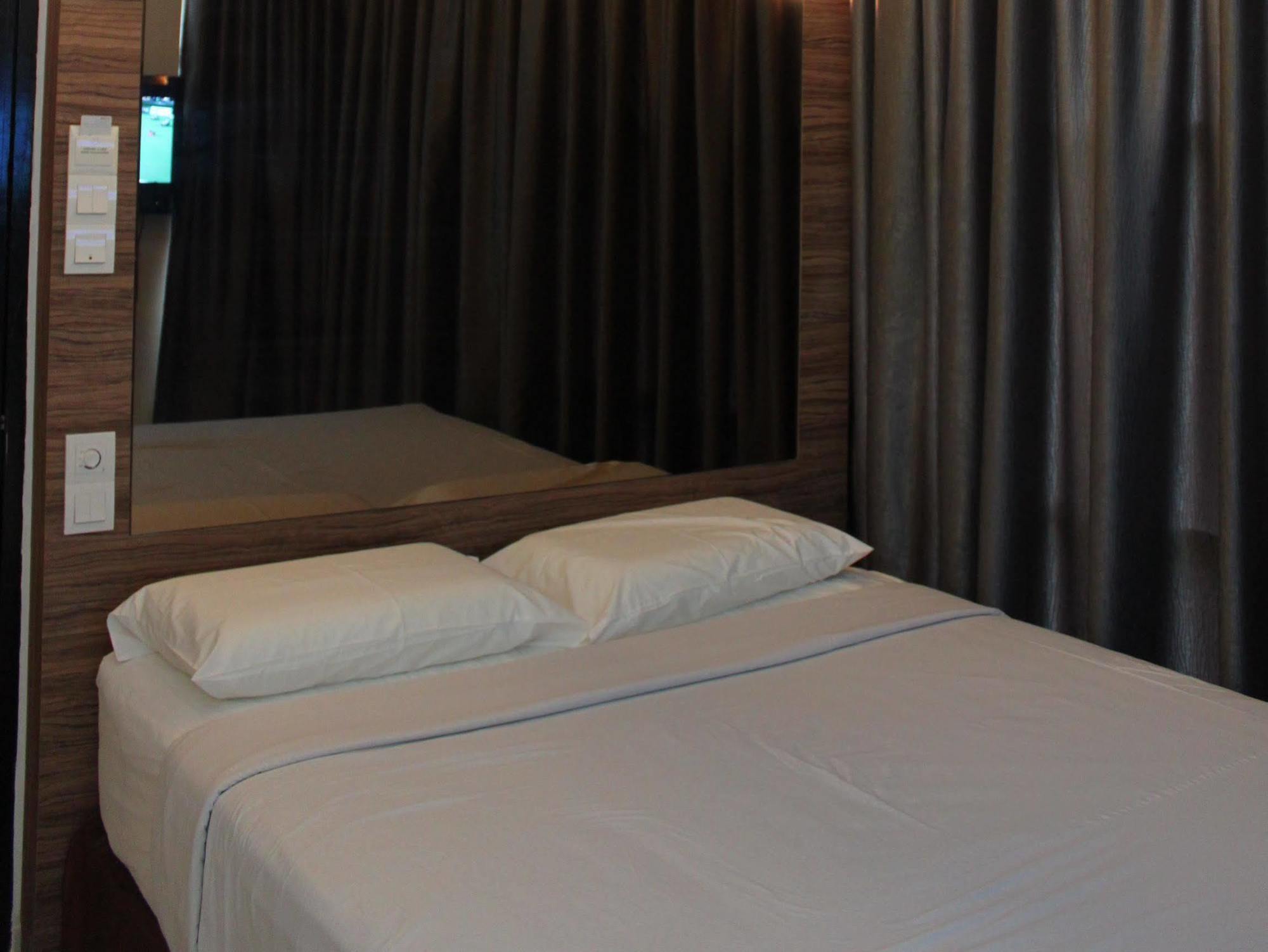 Dream Hotel Klang Extérieur photo